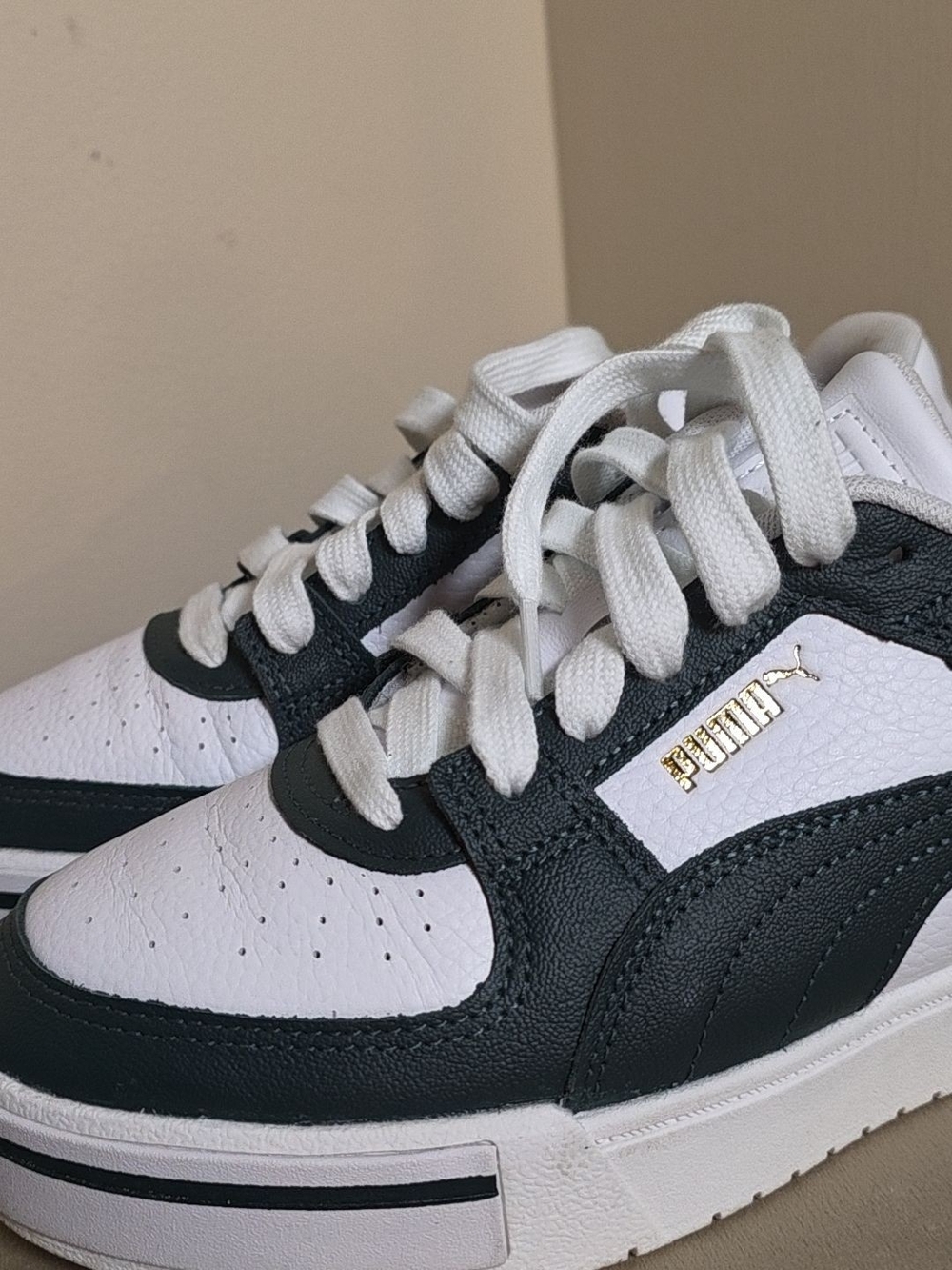 Puma White and Dark Green Low-Top Sneakers - Picture 6 of 6